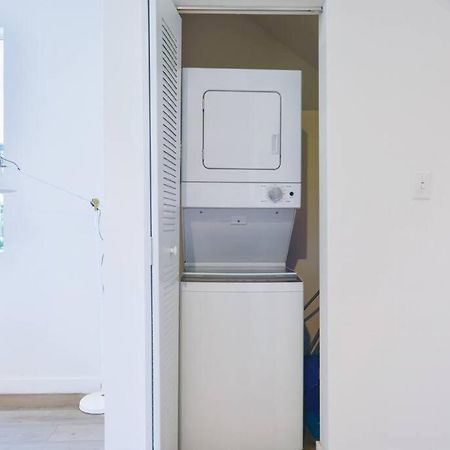 Вилла Amazing Town House 15 Min From The Beach Wfree Parking Майами Экстерьер фото