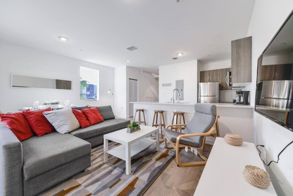 Вилла Amazing Town House 15 Min From The Beach Wfree Parking Майами Экстерьер фото